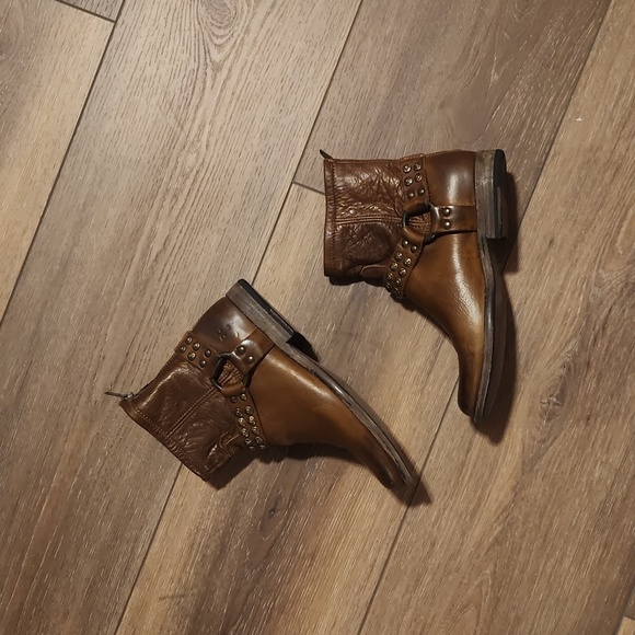 Frye boots 7 - Picture 2 of 10